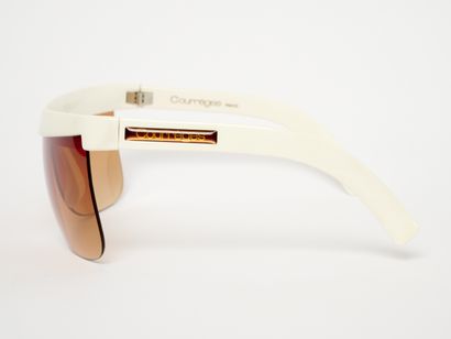 Courrèges - Paris
Lunettes de soleil. Sans...
