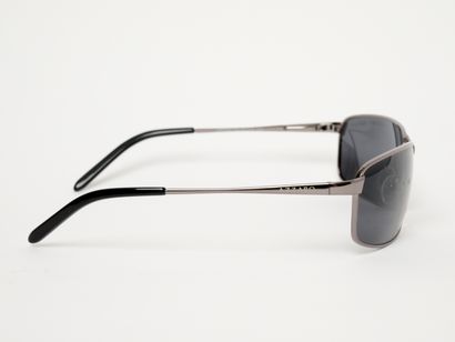 AZZARO
Lunettes de soleil. Sans écrin.