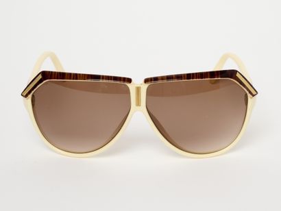 Courrèges - Paris
Lunettes de soleil. Sans...