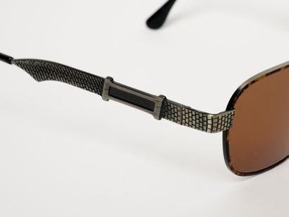 VITTORIO - Italy
Lunettes de soleil. Branche...
