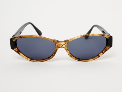 REVILLON
Lunettes de soleil.