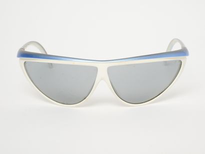 Courrèges - Paris
Lunettes de soleil. Sans...