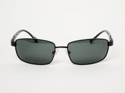 AZZARO
Lunettes de soleil. Sans écrin.