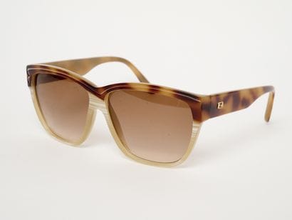 Courrèges - Paris
Lunettes de soleil. Sans...