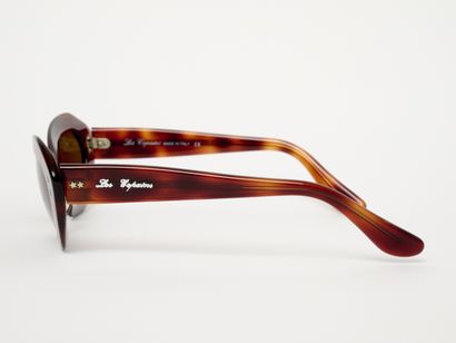 LES COPAINS
Lunettes de soleil.