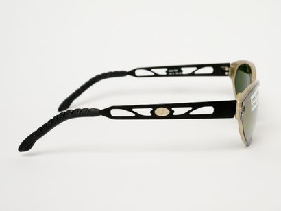 PRINCE
Lunettes de soleil.