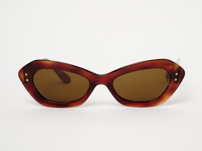 LES COPAINS
Lunettes de soleil.