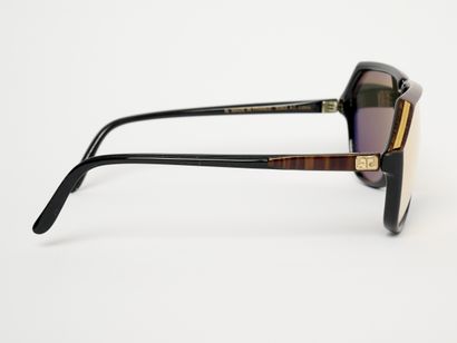 Courrèges - Paris
Lunettes de soleil. Sans...