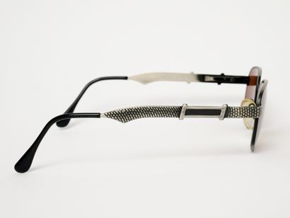 VITTORIO - Italy
Lunettes de soleil. Branche...