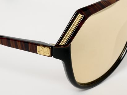 Courrèges - Paris
Lunettes de soleil. Sans...
