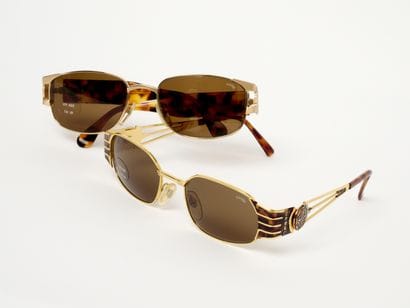 Opéra
Deux paires de lunettes de soleil.