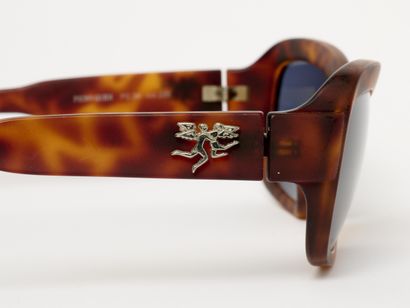 GUiDI
Lunettes de soleil.