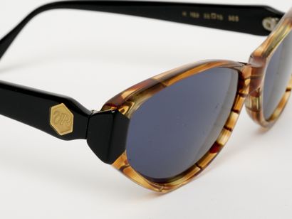 REVILLON
Lunettes de soleil.