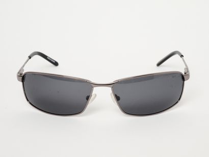 AZZARO
Lunettes de soleil. Sans écrin.