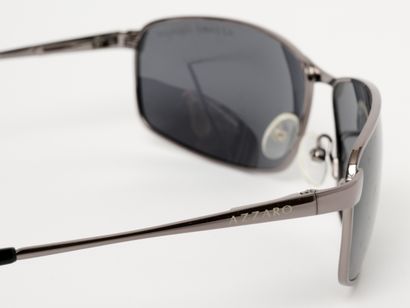 AZZARO
Lunettes de soleil. Sans écrin.