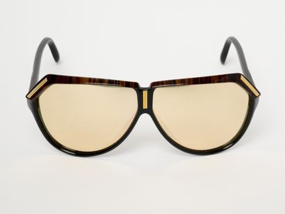 Courrèges - Paris
Lunettes de soleil. Sans...
