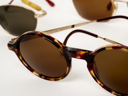 OLIVER
Trois paires de lunettes de solei...