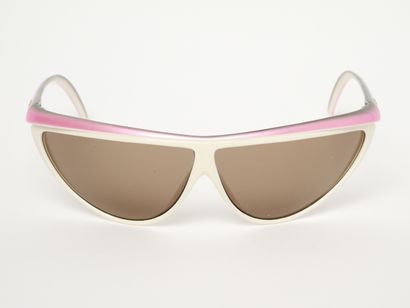 Courrèges - Paris
Lunettes de soleil. Sans...