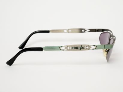PRINCE
Lunettes de soleil.