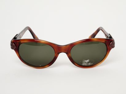 GUiDI
Lunettes de soleil.