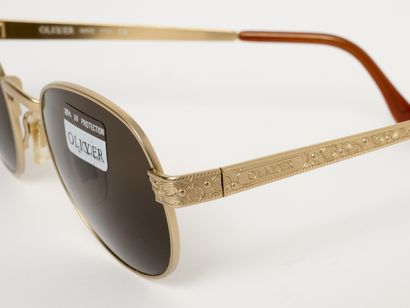 OLIVER
Trois paires de lunettes de solei...