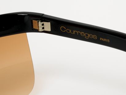 Courrèges - Paris
Lunettes de soleil. Sans...