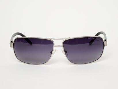 AZZARO
Lunettes de soleil. Sans écrin.