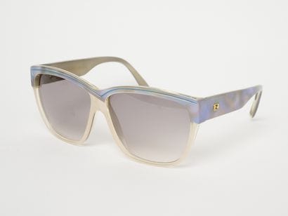 Courrèges - Paris
Lunettes de soleil. Sans...