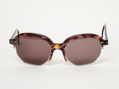 LES COPAINS
Lunettes de soleil.