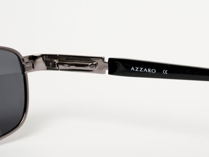 AZZARO
Lunettes de soleil. Sans écrin.
