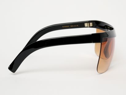 Courrèges - Paris
Lunettes de soleil. Sans...