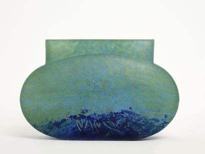 Daum Nancy
Vase à col rectangualire en verre...