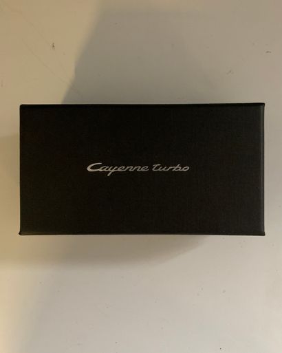 PORSCHE Cayenne Turbo type 958.2
Presse-papier...