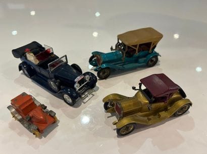 SOLIDO & MATCHBOX
Lot de trois voitures miniatures...