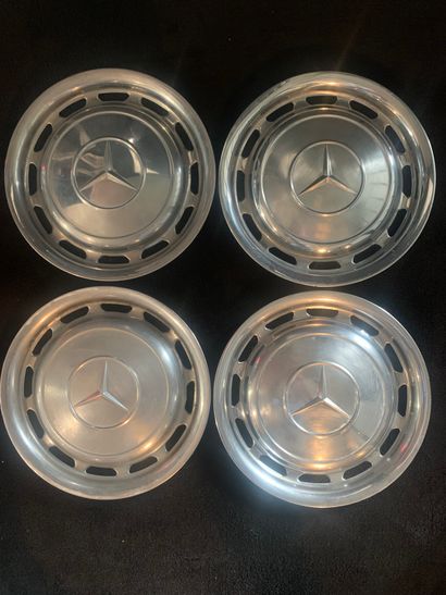 MERCEDES-BENZ type 123
Lot de 4 enjoliveurs...