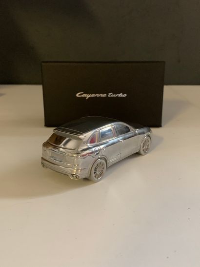 PORSCHE Cayenne Turbo type 958.2
Presse-papier...