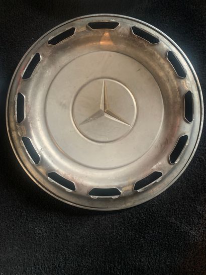 MERCEDES-BENZ type 123
Lot de 4 enjoliveurs...