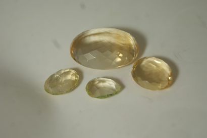 Lot de 4 citrines, facetées. Poids total...