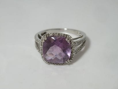 Bague en or blanc 18K (tête d'aigle), ornée...