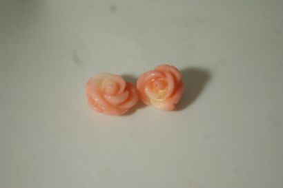 Paire d'éléments de corail taillés en forme...
