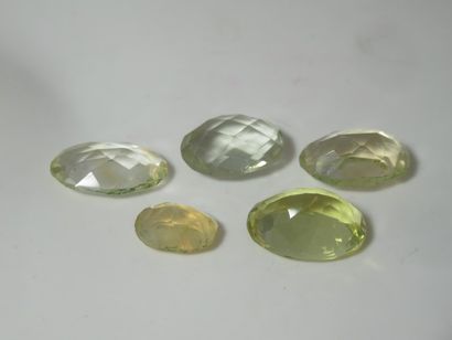 Lot de 5 améthystes vertes. Poids total :...