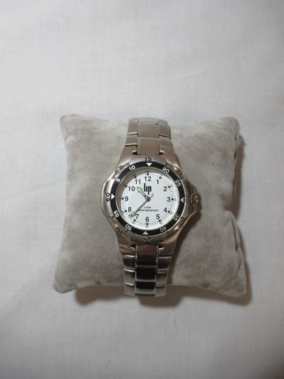 LIP Montre pour hommer en acier. (rayures...