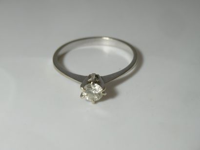 Bague en or jaune rhodié 18k (tête d'aigle),...