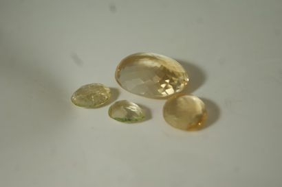 Lot de 4 citrines, facetées. Poids total...