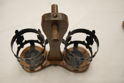 Support à bouteilles (?) en bois et métal....
