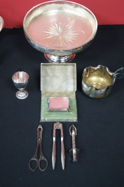 Lot comprenant une coupe sur piédouche (intérieur...
