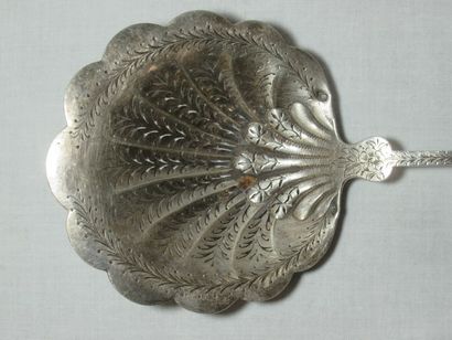 Cuillère à fraise en argent. Minerve. Poids...