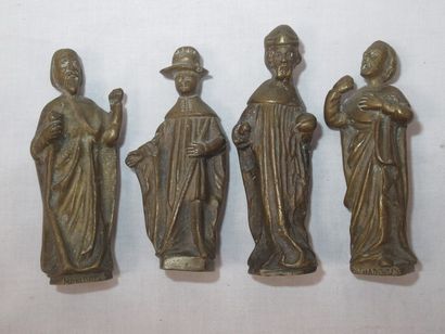 Série de figures en bronze, représentant...