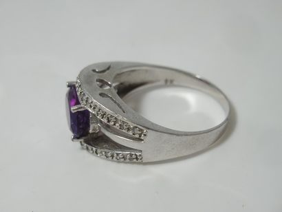 Bague en or 9K,sertie d'une améthyste. TDD...