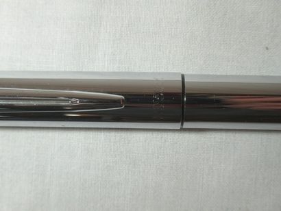 WATERMAN Stylo plume en métal. 13 cm On y...